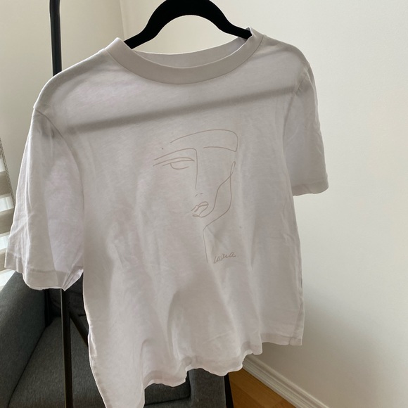 T-Shirt - Picture 1 of 2